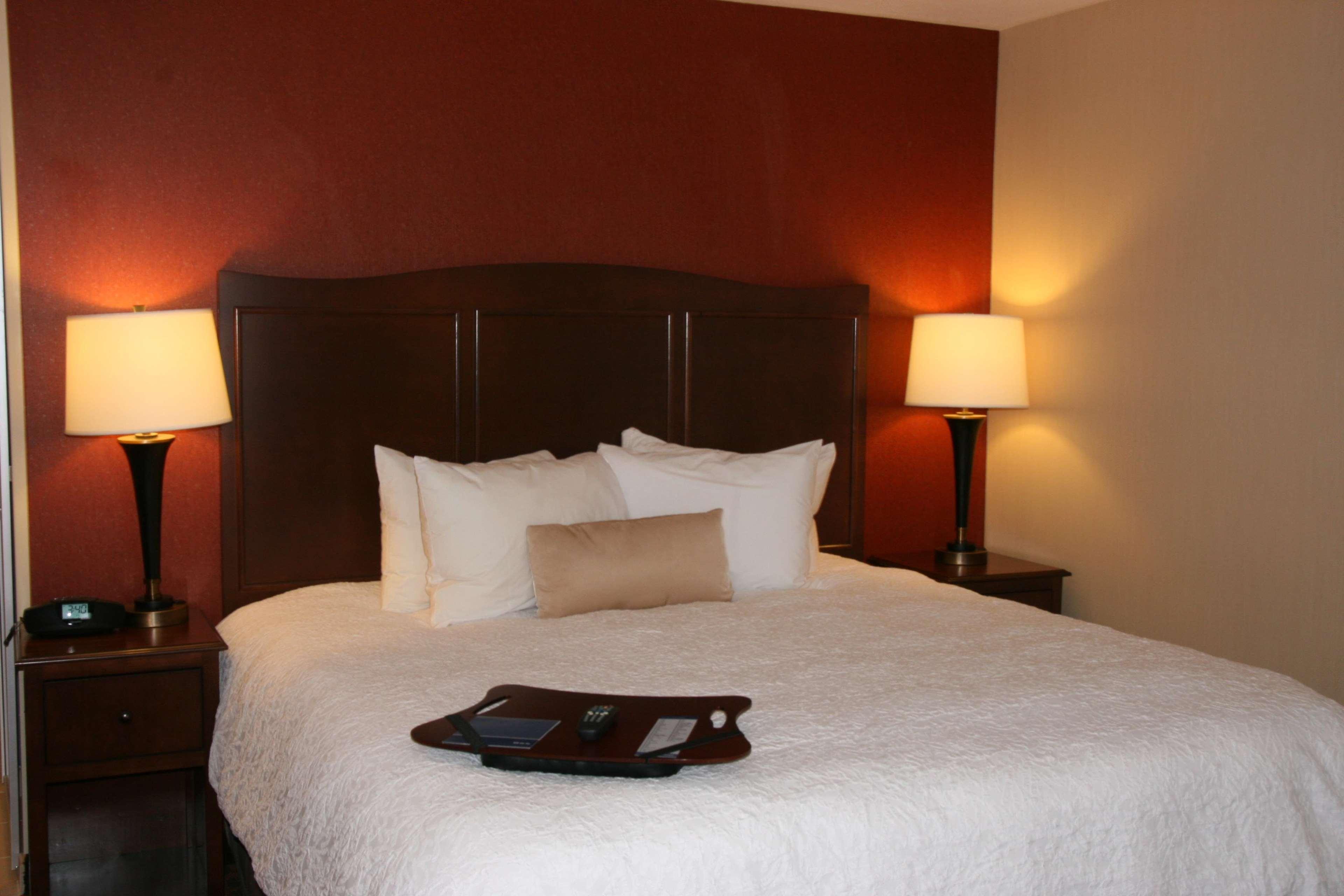 Hampton Inn And Suites Peru Room photo