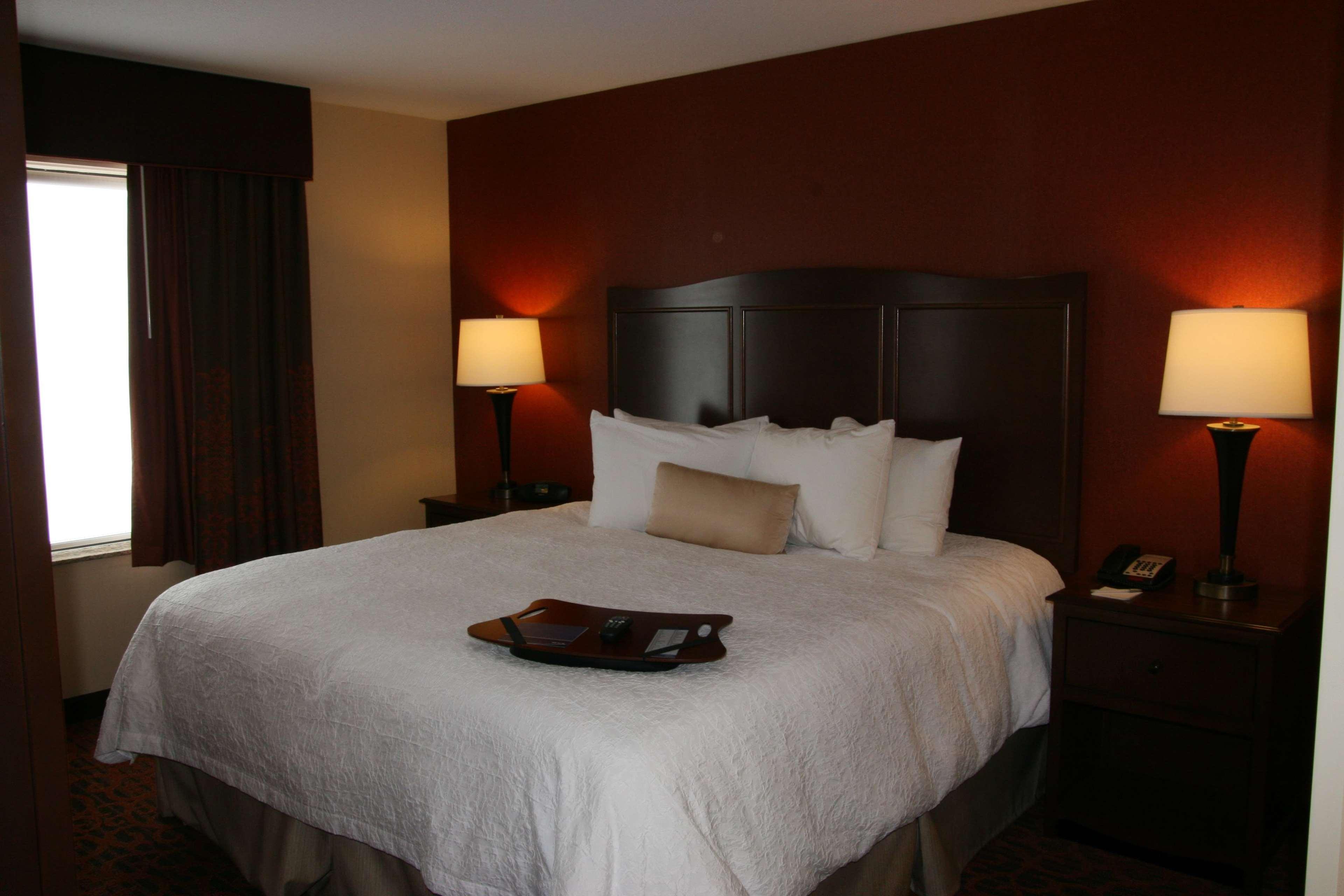 Hampton Inn And Suites Peru Room photo