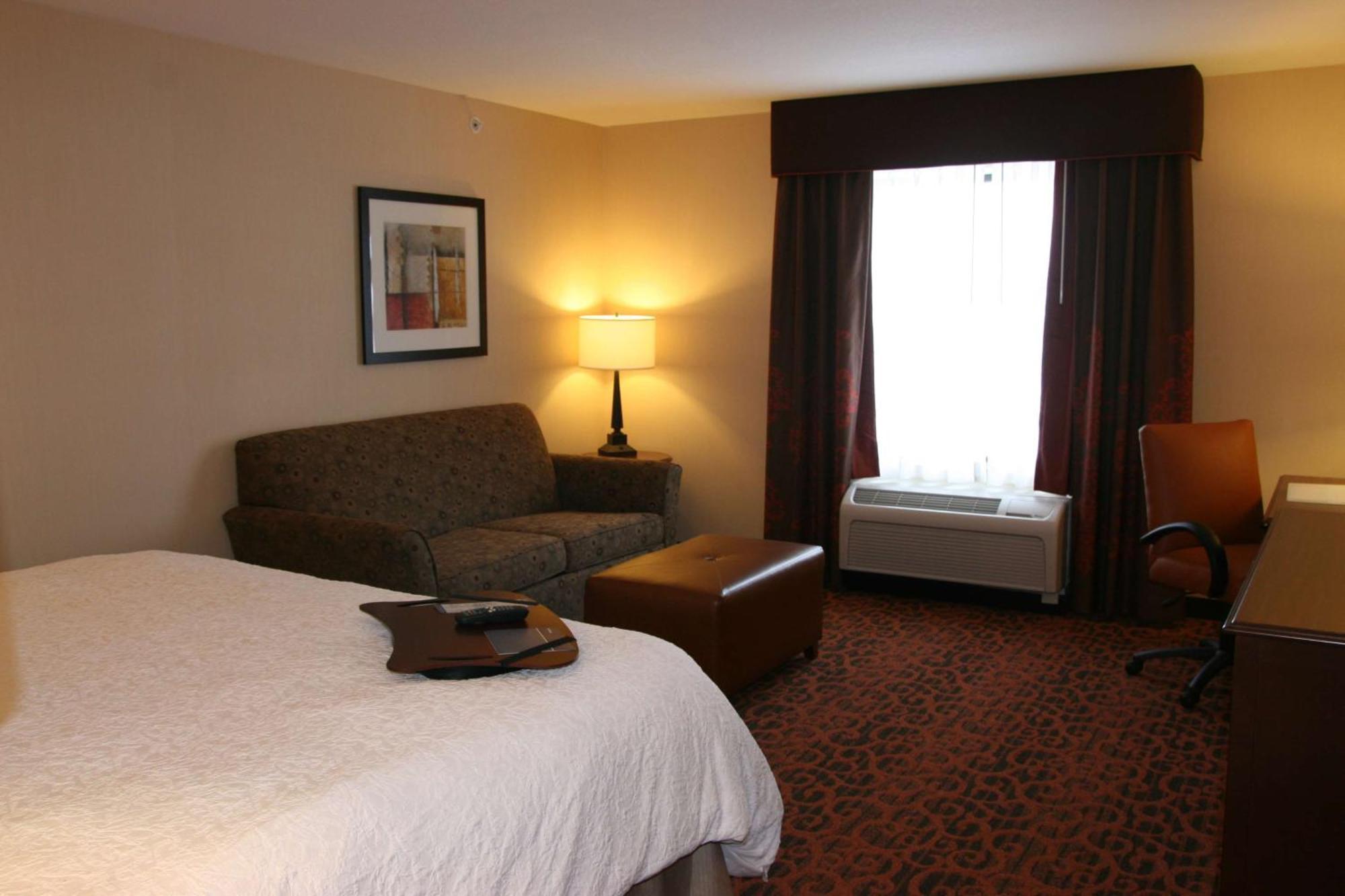 Hampton Inn And Suites Peru Exterior photo